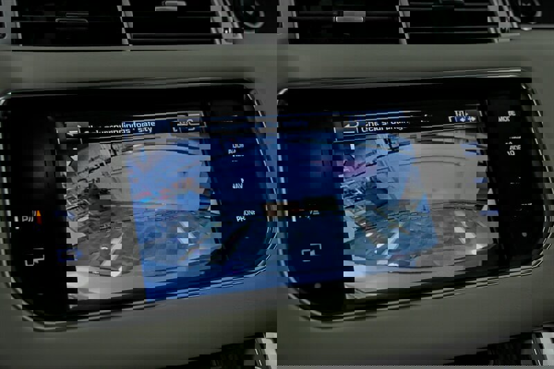 Used 2014 Land Rover Range Rover Sport HSE image 31