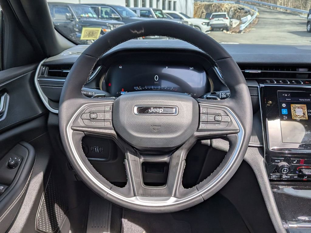 Used 2025 Jeep Grand Cherokee Altitude image 13