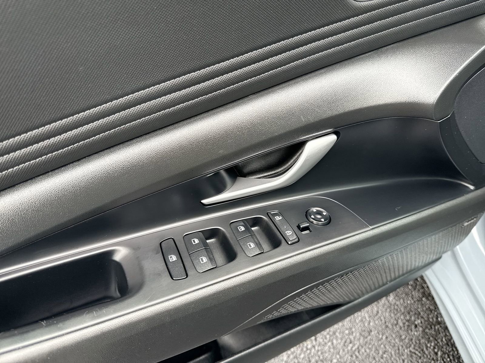 Used 2023 Hyundai Elantra Limited w/ Preferred Accessory Package image 14