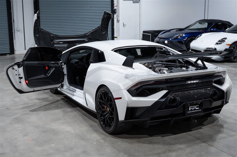 Used 2022 Lamborghini Huracan STO RWD image 32