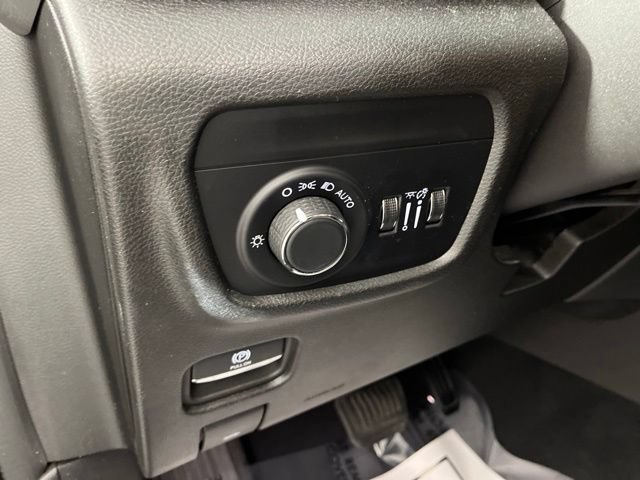 Used 2024 Jeep Grand Cherokee L Laredo RWD image 33