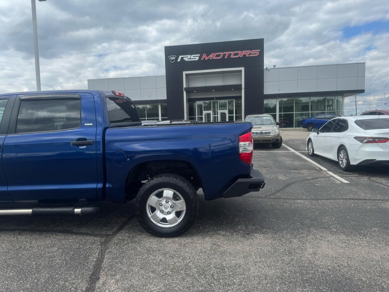 Used 2015 Toyota Tundra SR5 w/ TRD Off Road Package AWD/4WD image 12