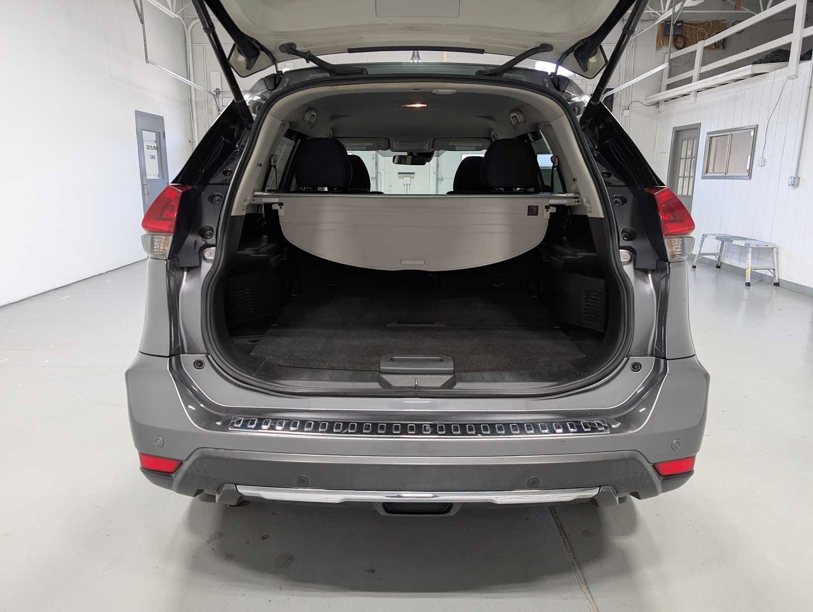 Used 2020 Nissan Rogue SV AWD/4WD image 37