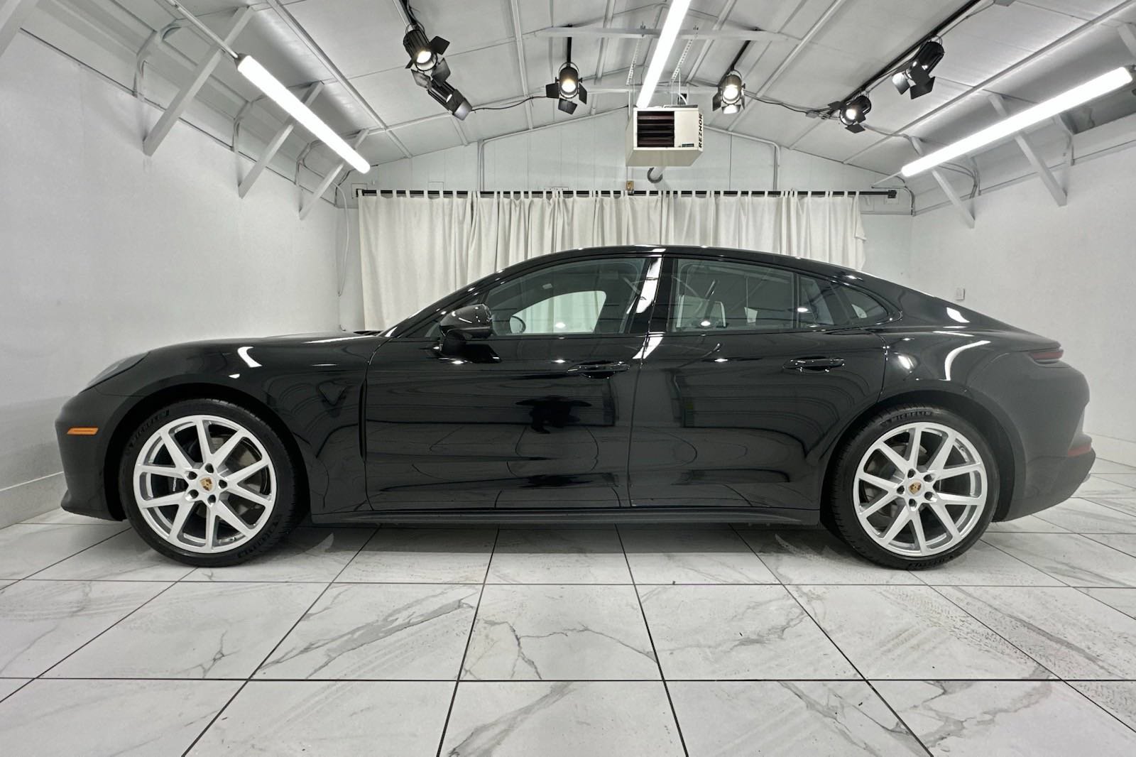 Certified 2025 Porsche Panamera 4 AWD/4WD image 2