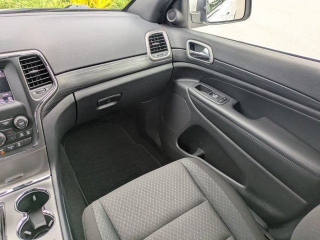 Used 2020 Jeep Grand Cherokee Laredo AWD/4WD image 16
