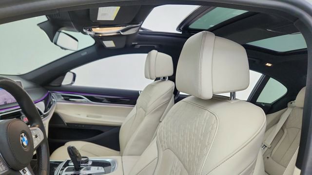 Used 2022 BMW 740i w/ M Sport Package image 32