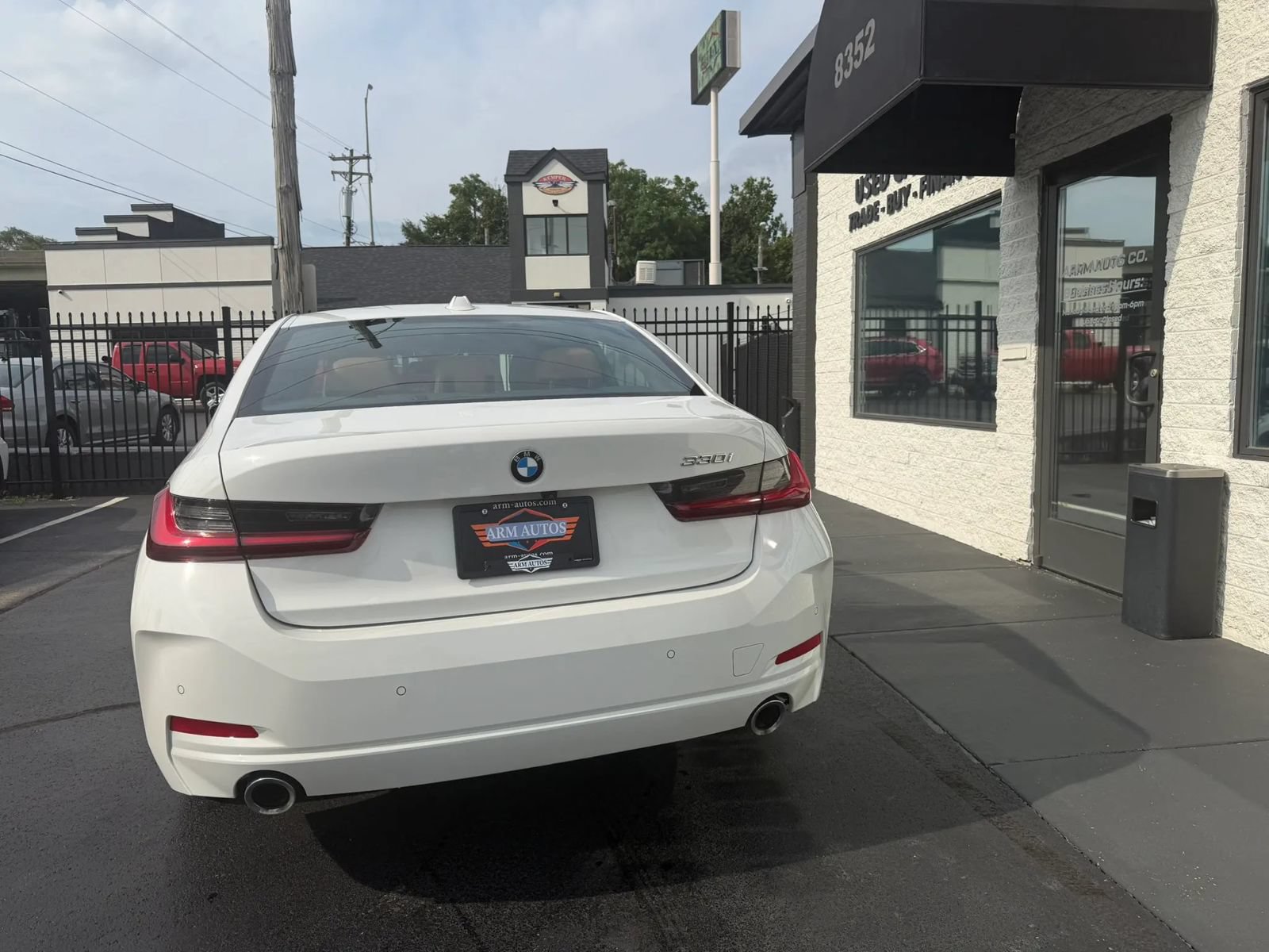 Used 2024 BMW 330i Sedan w/ Convenience Package RWD image 5