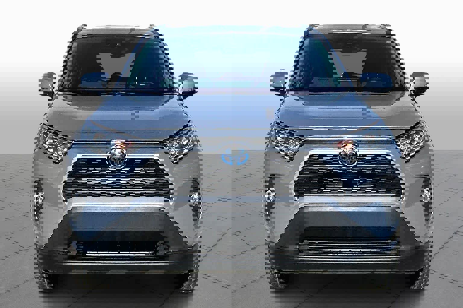 Used 2020 Toyota RAV4 XLE image 4