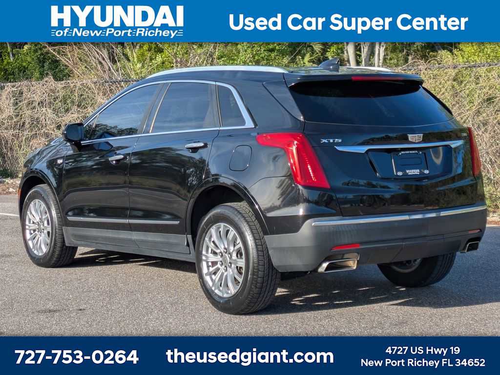 Used 2017 Cadillac XT5 FWD image 3