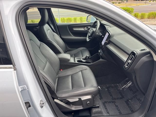 Certified 2025 Volvo XC40 B5 Core AWD/4WD image 15