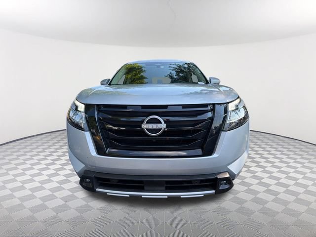 Used 2023 Nissan Pathfinder SL w/ Black Appearance Package FWD image 2
