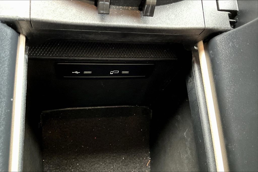 Used 2022 Mercedes-Benz GLC 300 w/ Premium Package Lite image 32