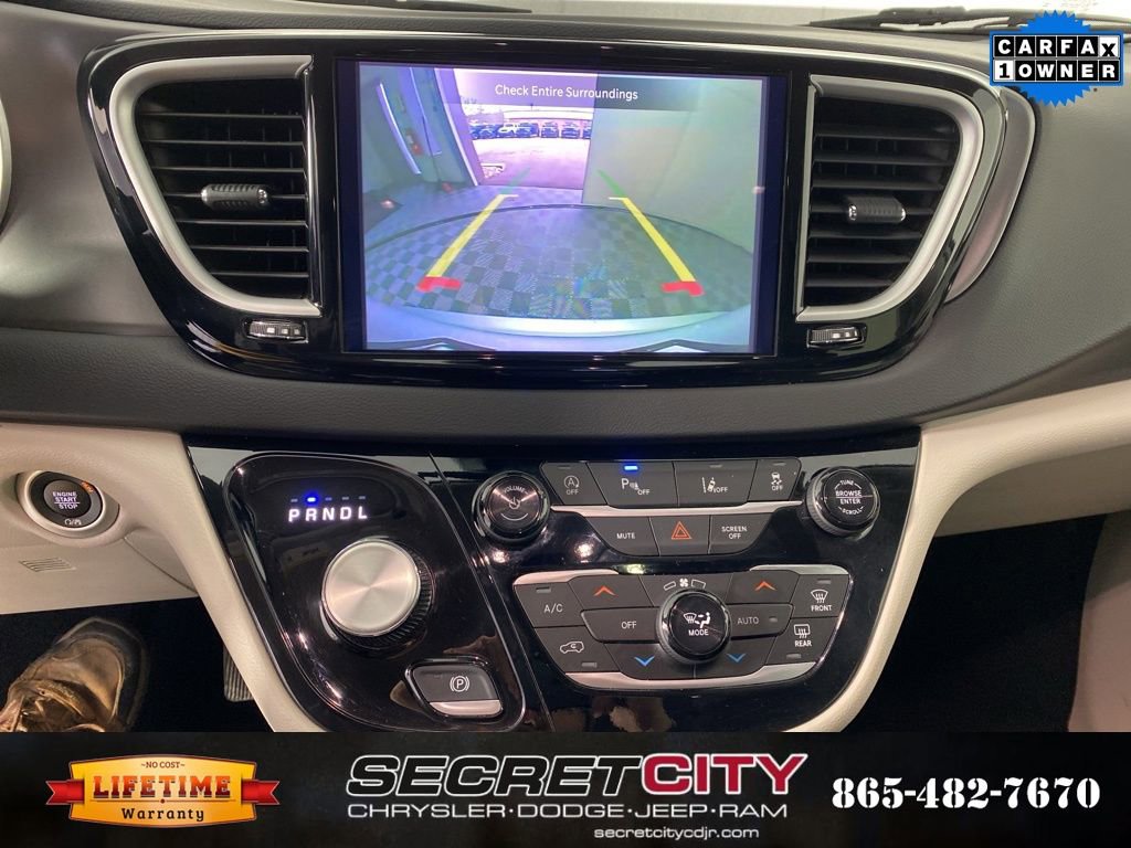 Used 2024 Chrysler Pacifica Touring-L image 22