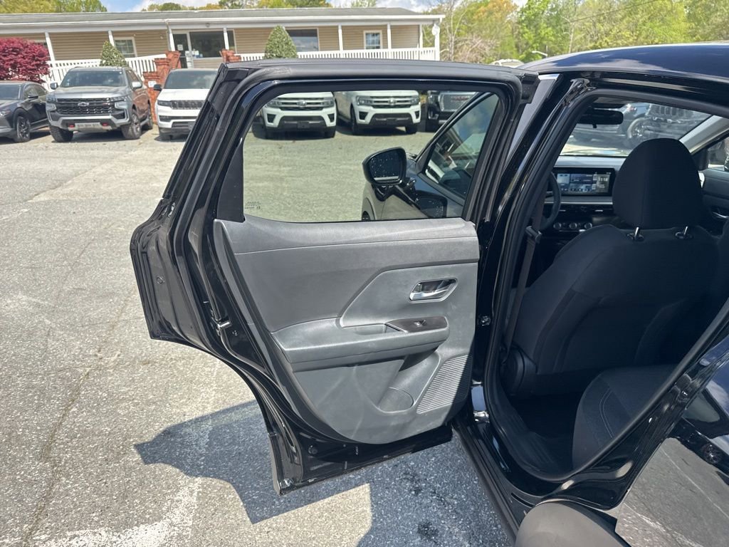 Used 2025 Nissan Kicks SV AWD/4WD image 25