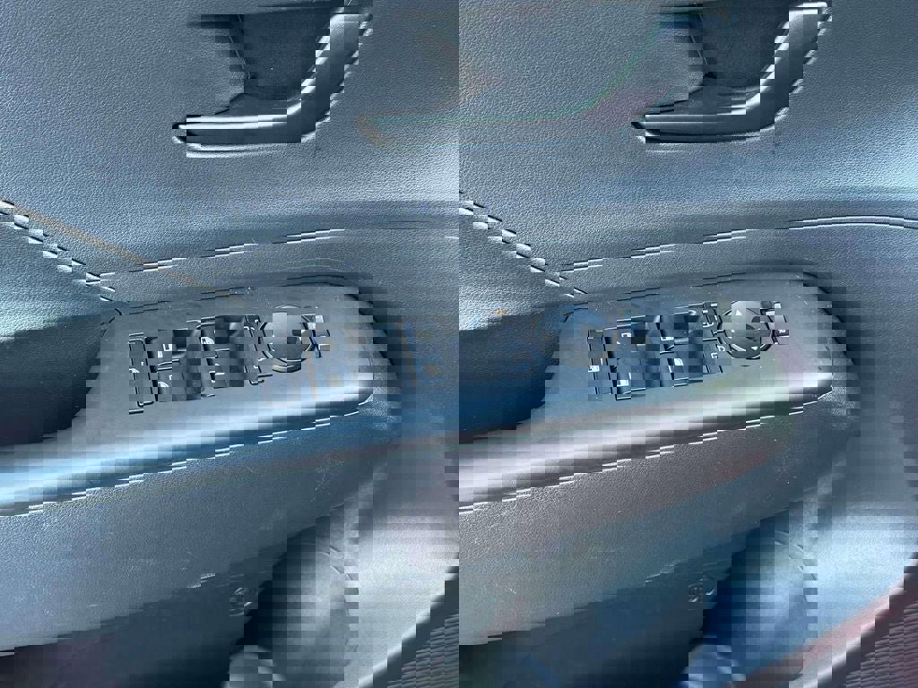 Used 2025 Hyundai Kona SEL image 17