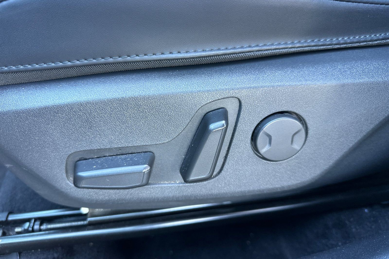 Certified 2025 Kia Niro EX w/ EX Cold Weather Package image 14