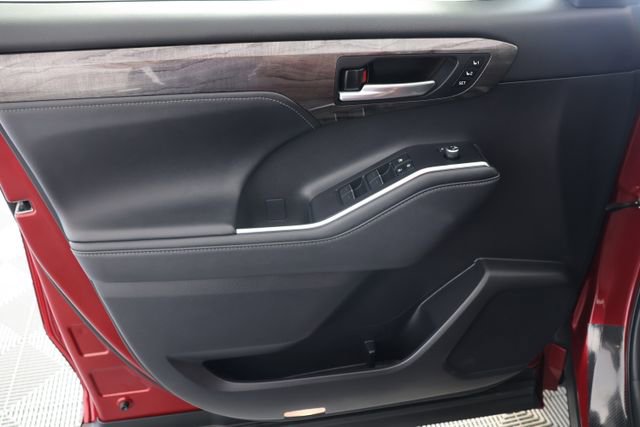 Used 2024 Toyota Highlander Platinum image 27