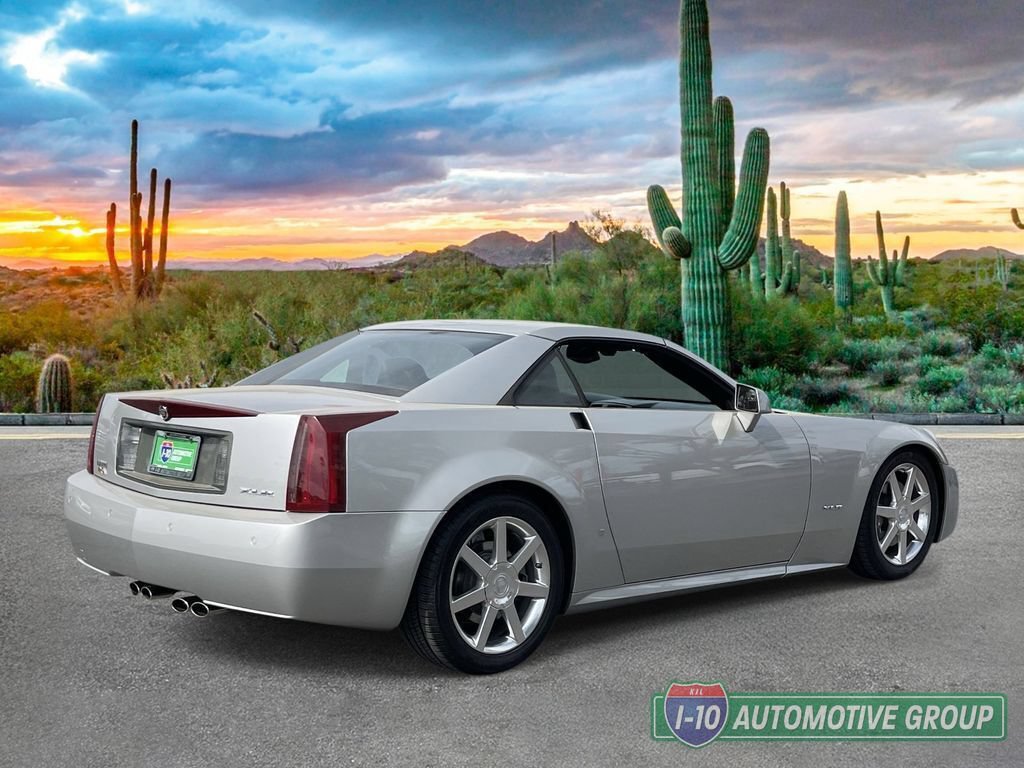 Used 2007 Cadillac XLR RWD image 3