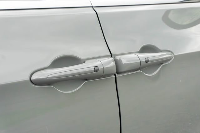 Used 2025 Chrysler Pacifica Select FWD image 11
