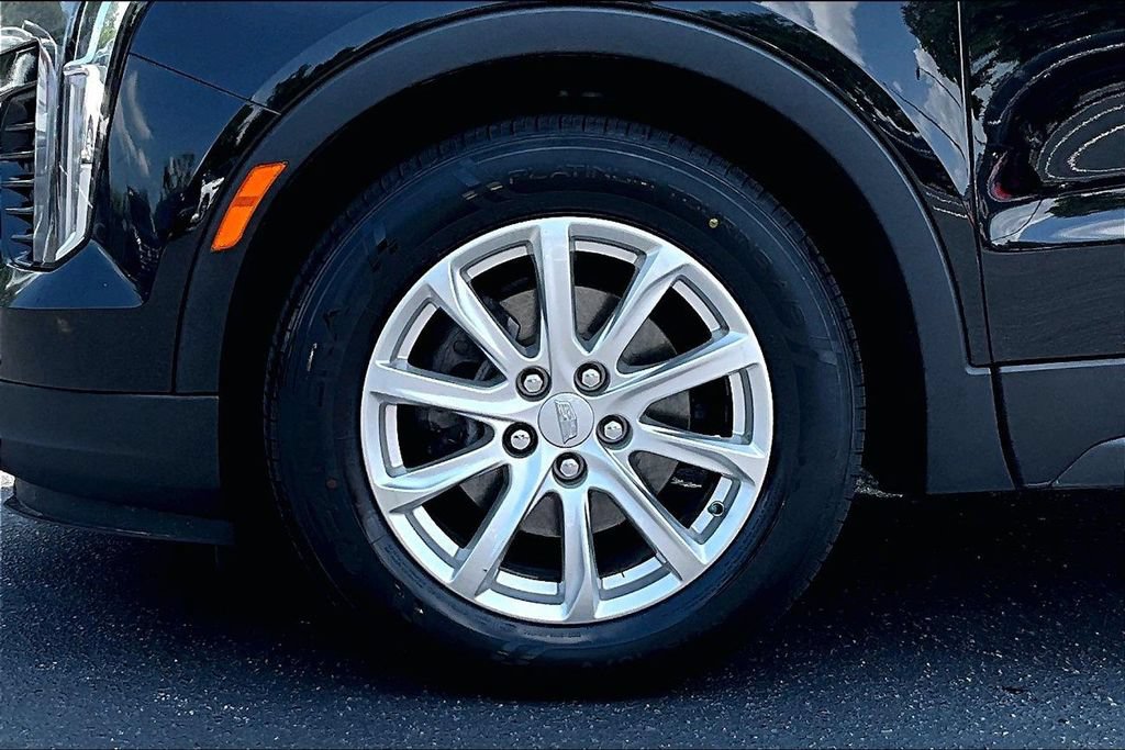 Used 2023 Cadillac XT4 Luxury AWD/4WD image 32