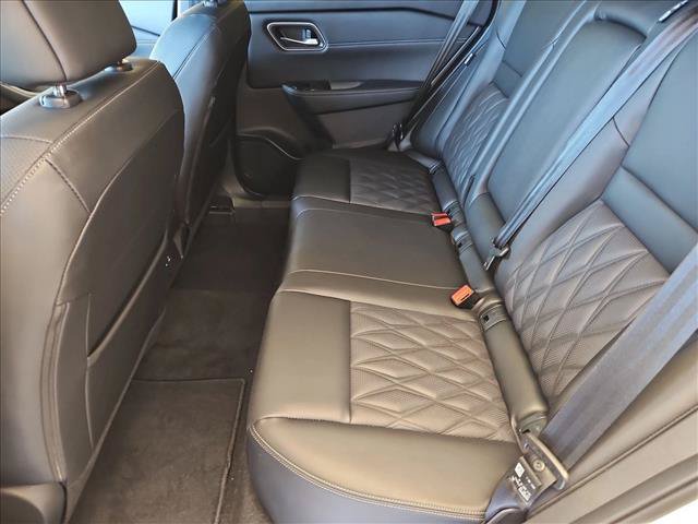 New 2026 Nissan Rogue Platinum AWD/4WD image 16