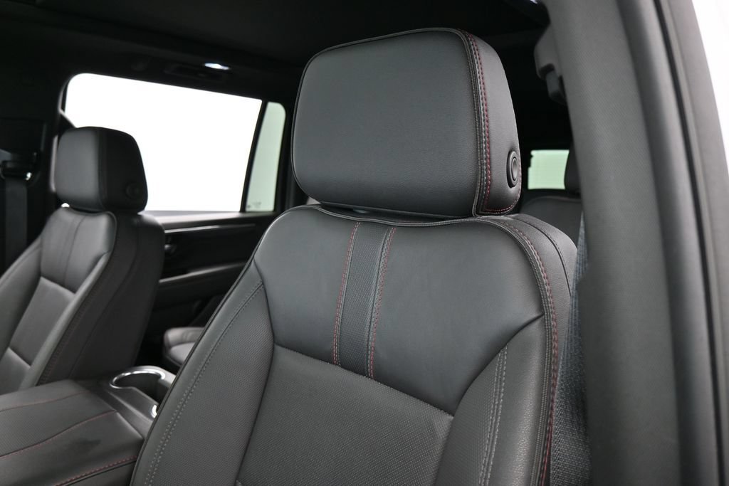 Used 2025 Chevrolet Suburban RST w/ Comfort Package RWD image 19