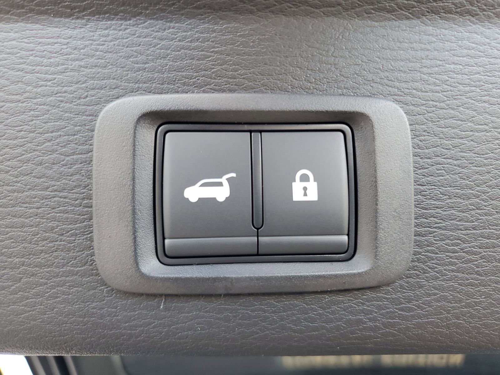 New 2025 Mitsubishi Outlander SE image 30