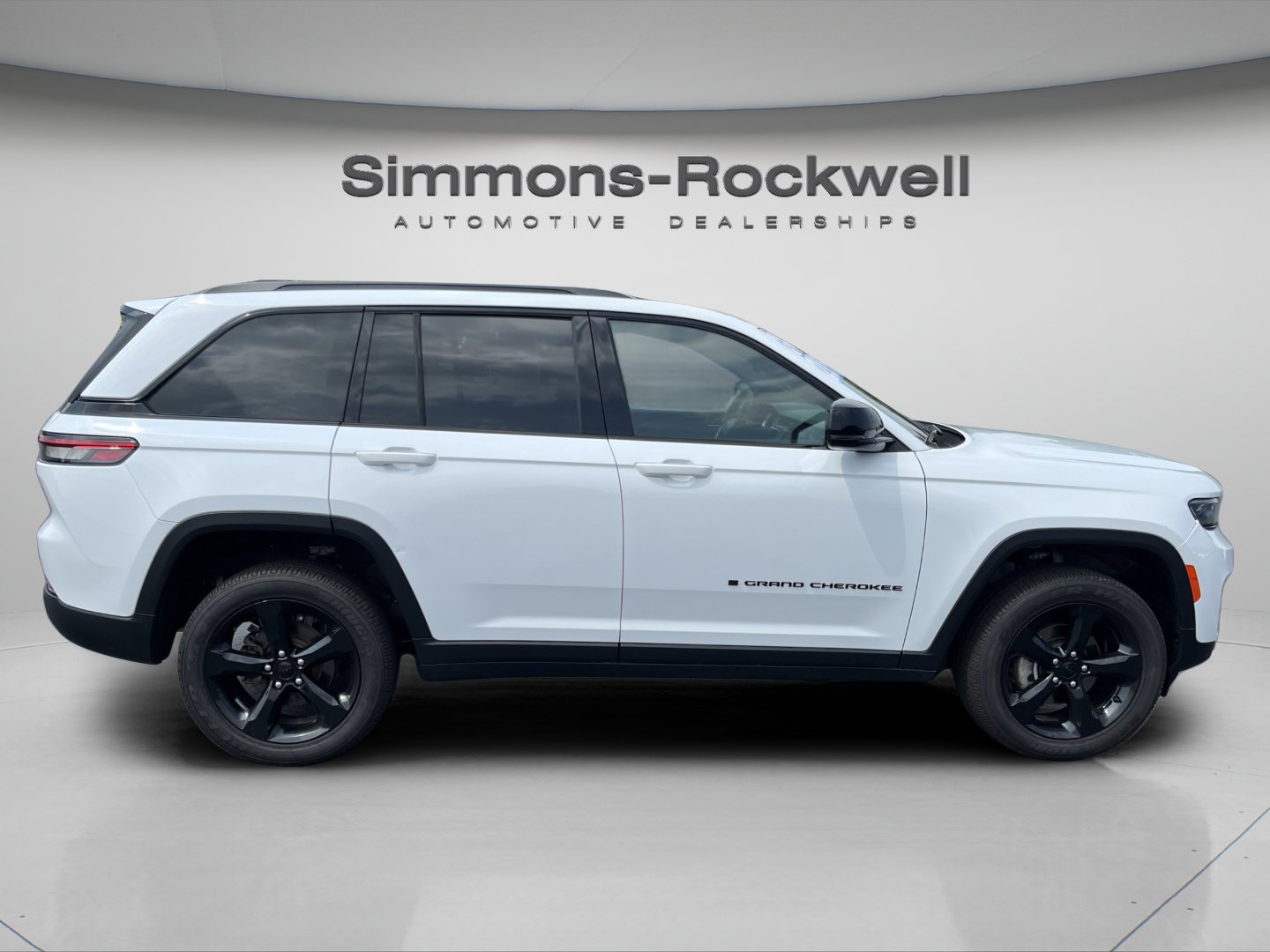 Used 2024 Jeep Grand Cherokee Altitude AWD/4WD image 6