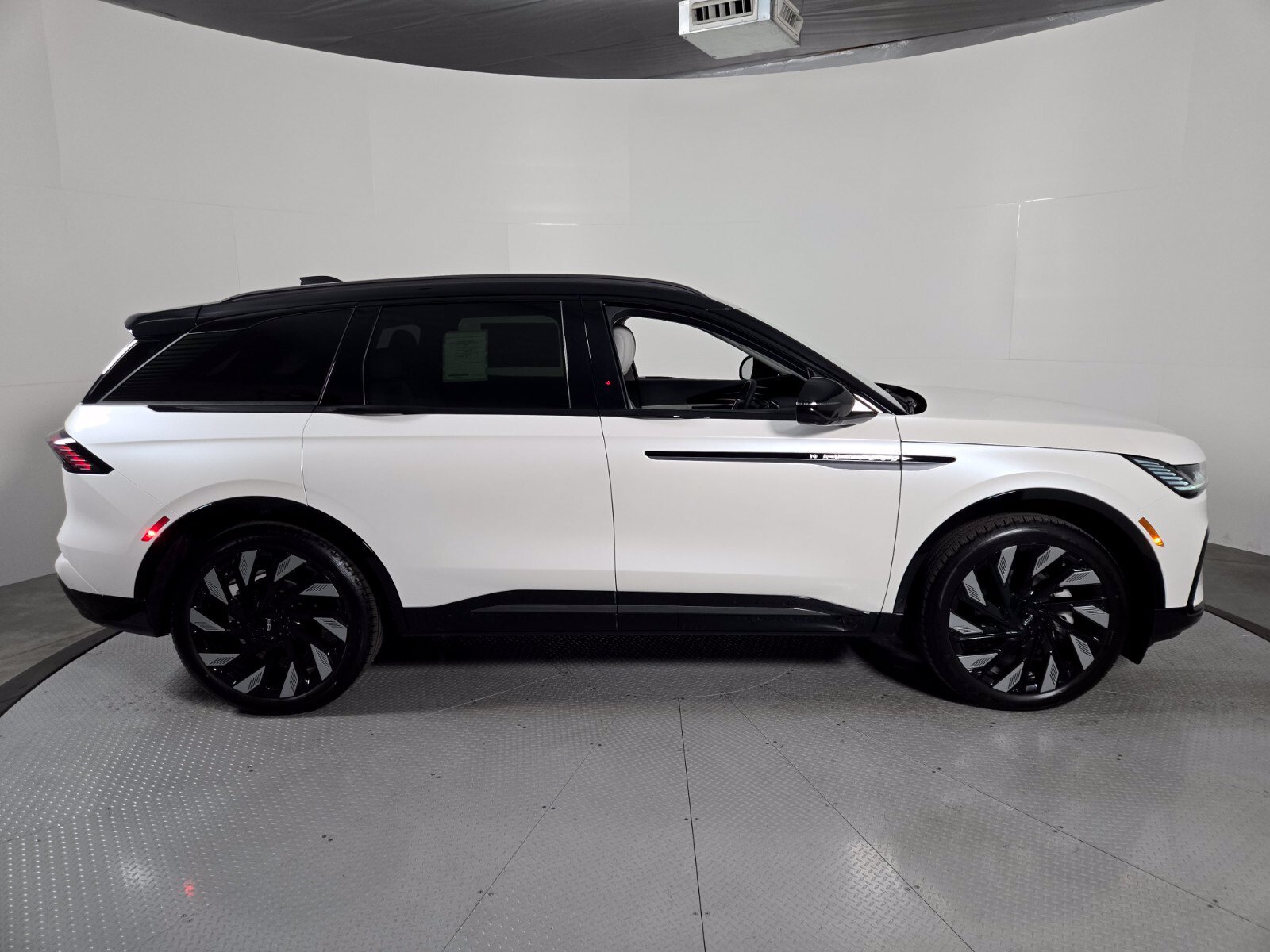New 2026 Lincoln Nautilus Reserve w/ Jet Appearance Package AWD/4WD image 3