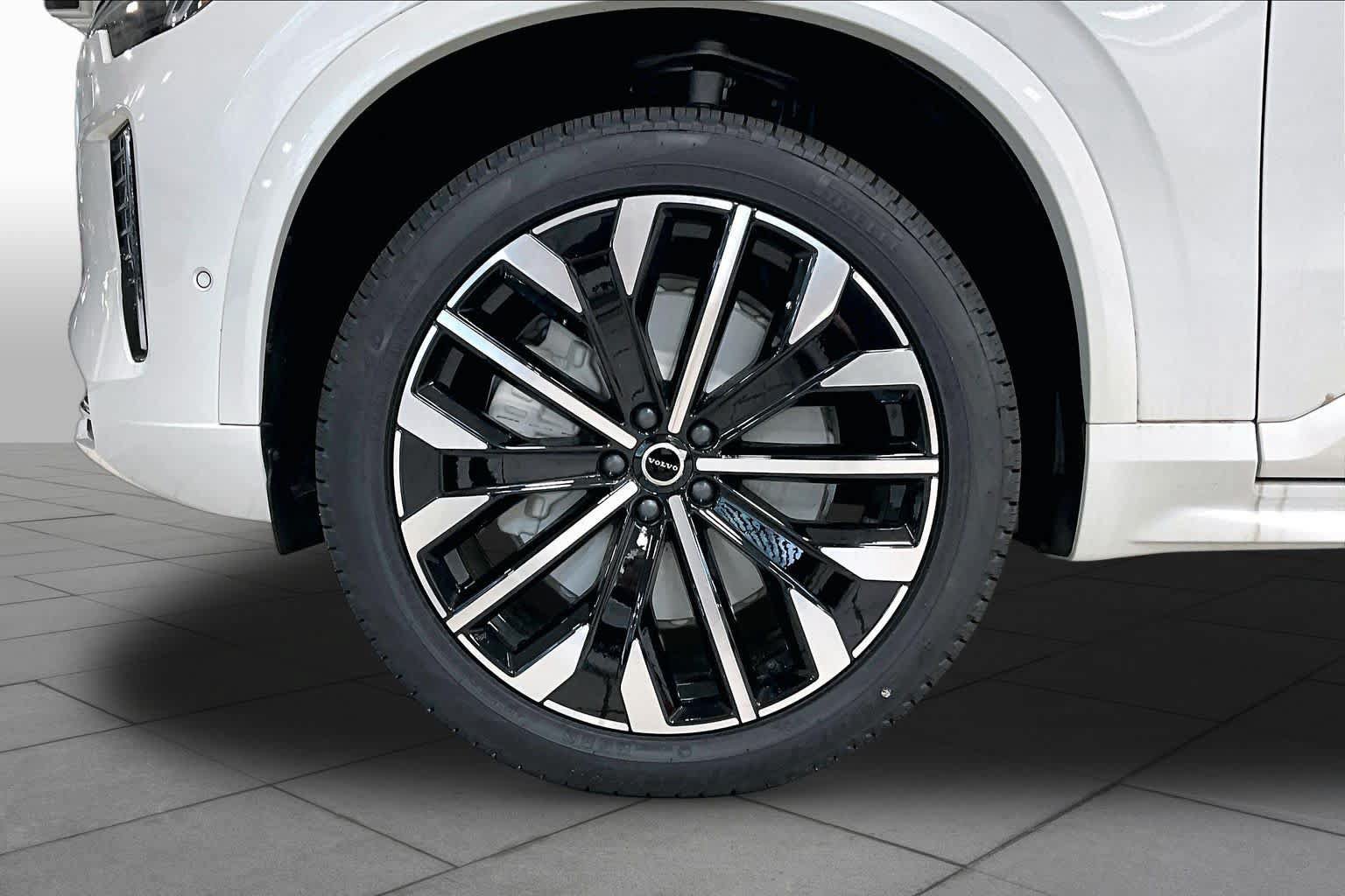 New 2026 Volvo XC90 B6 Ultra w/ Protection Package AWD/4WD image 16