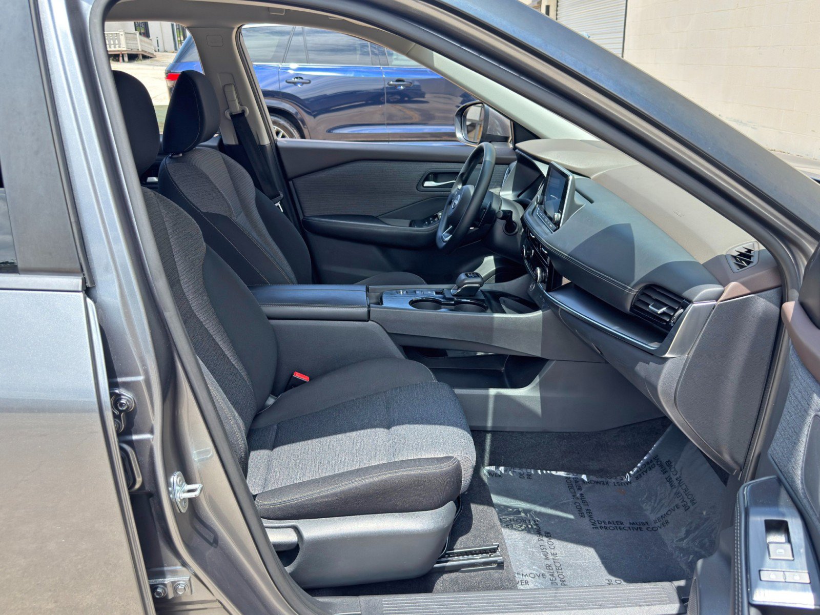 Used 2022 Nissan Rogue SV FWD image 14