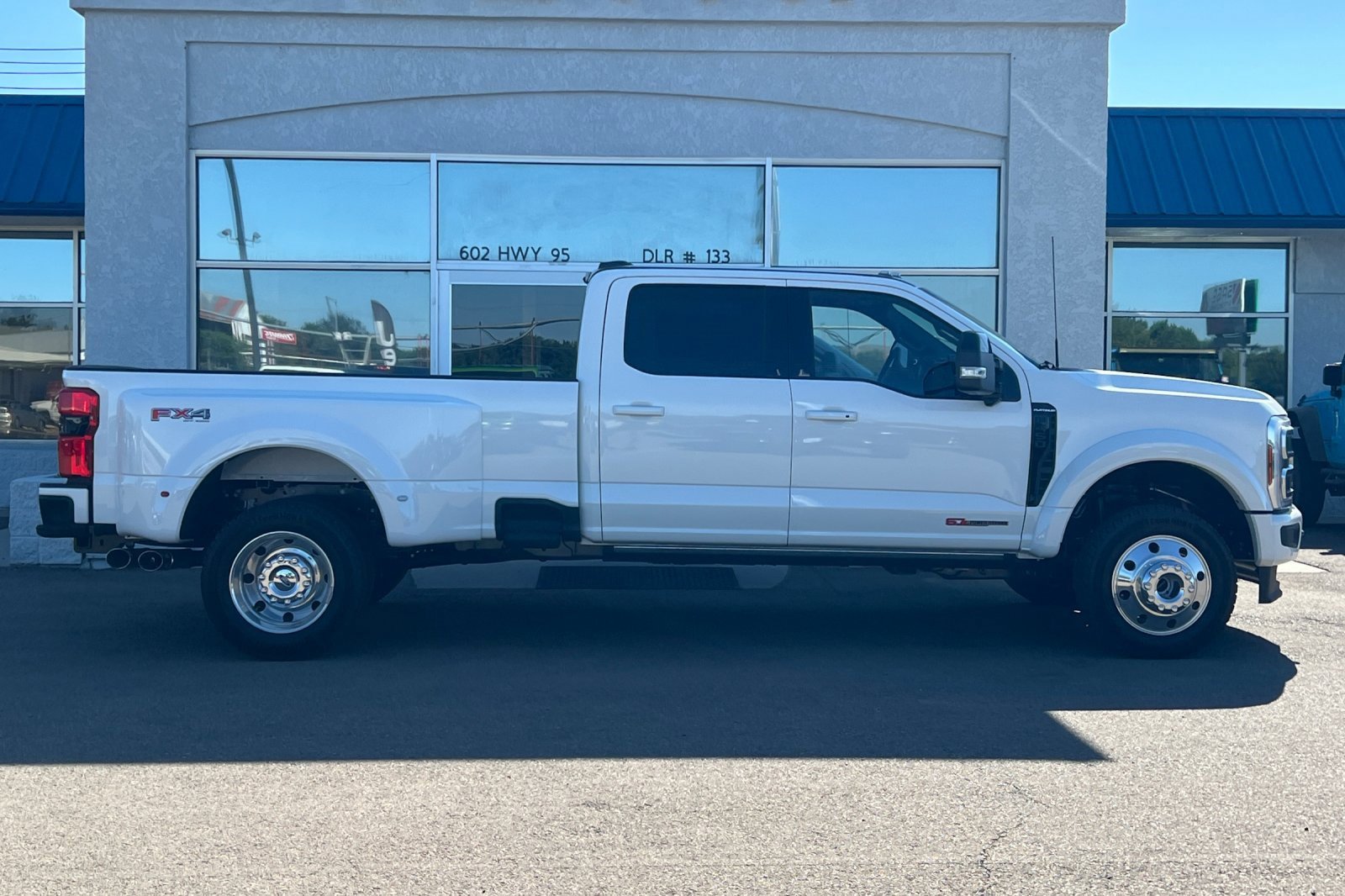 Used 2025 Ford F450 Platinum w/ FX4 Off-Road Package image 3