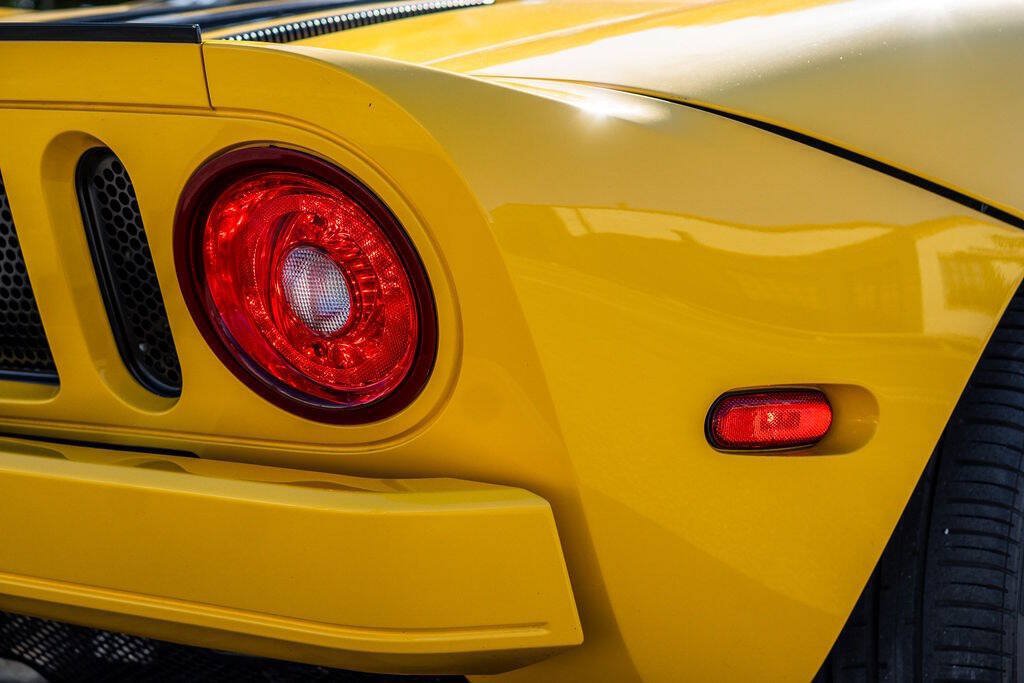 Used 2006 Ford GT RWD image 40