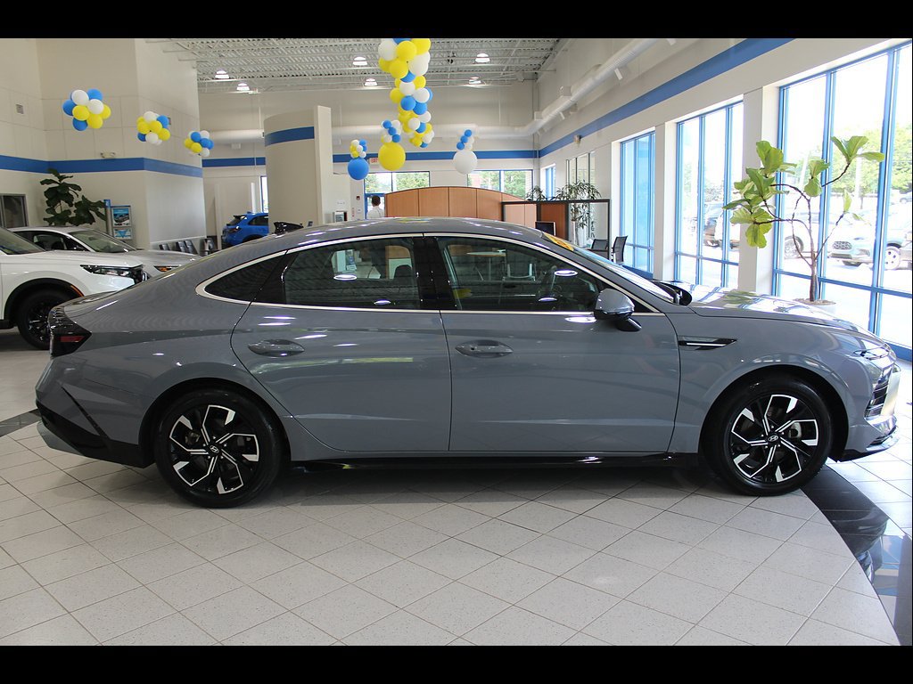 Used 2025 Hyundai Sonata SEL FWD image 4