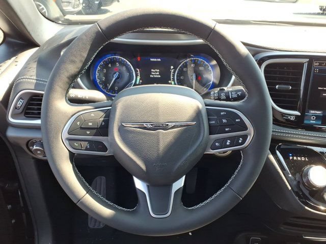 New 2026 Chrysler Pacifica Select AWD/4WD image 12