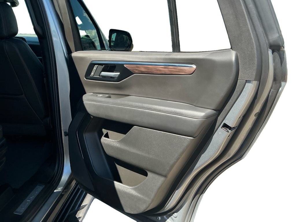Used 2025 Chevrolet Tahoe LT AWD/4WD image 18