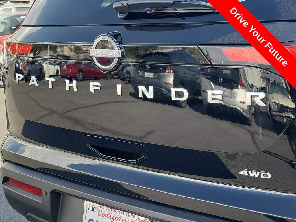 Used 2025 Nissan Pathfinder S AWD/4WD image 26