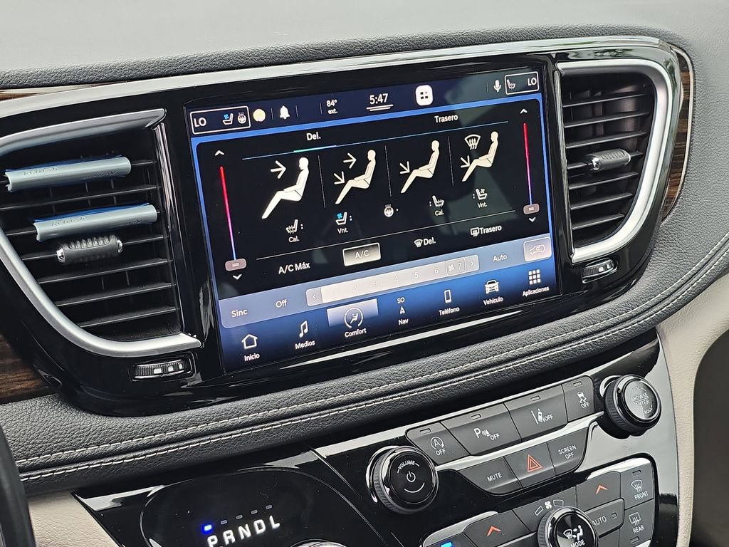 Used 2021 Chrysler Pacifica Limited w/ Uconnect Theater Family Group image 33