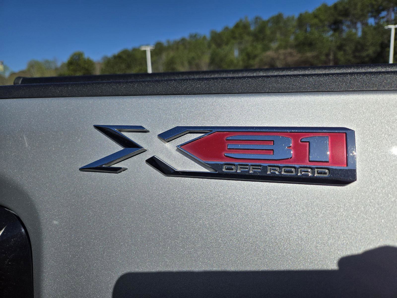 Used 2022 GMC Sierra 2500 SLT w/ SLT Convenience Package image 11