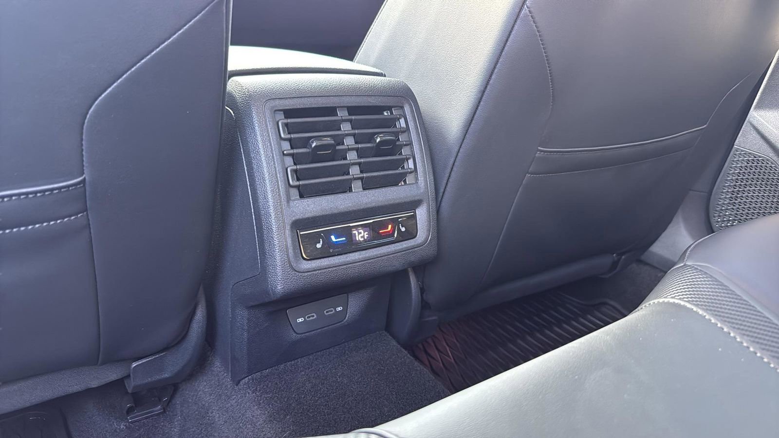 Used 2024 Volkswagen Golf R image 28