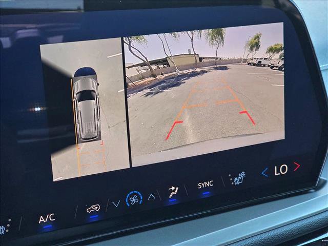 Used 2024 Chevrolet Traverse LT image 13