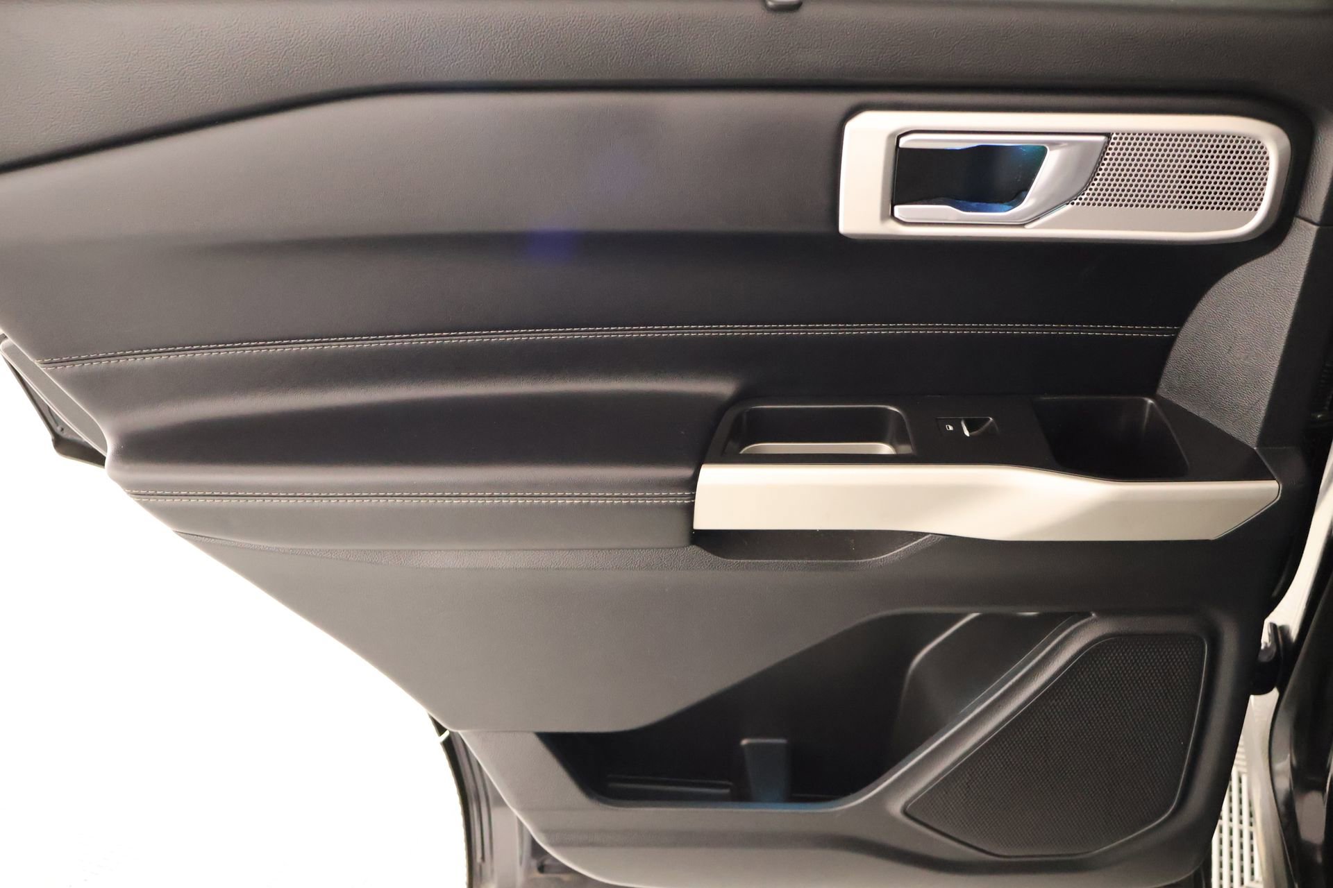 Used 2021 Ford Explorer Limited RWD image 18