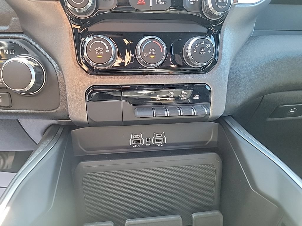 New 2026 RAM 1500 Express AWD/4WD image 11