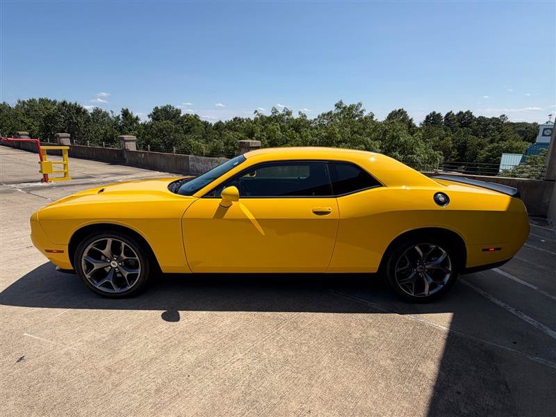 Used 2017 Dodge Challenger SXT RWD image 3