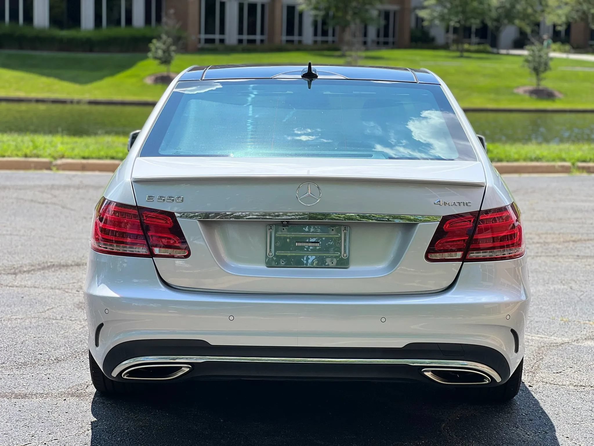 Used 2014 Mercedes-Benz E 550 4MATIC Sedan w/ Premium 1 Package image 4