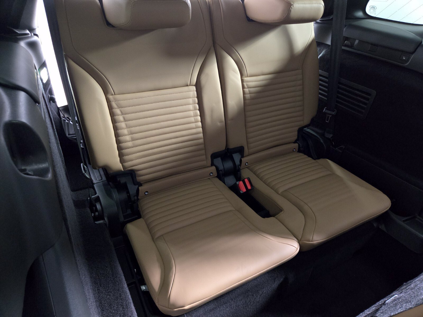 Used 2026 Land Rover Discovery Limited Edition AWD/4WD image 18