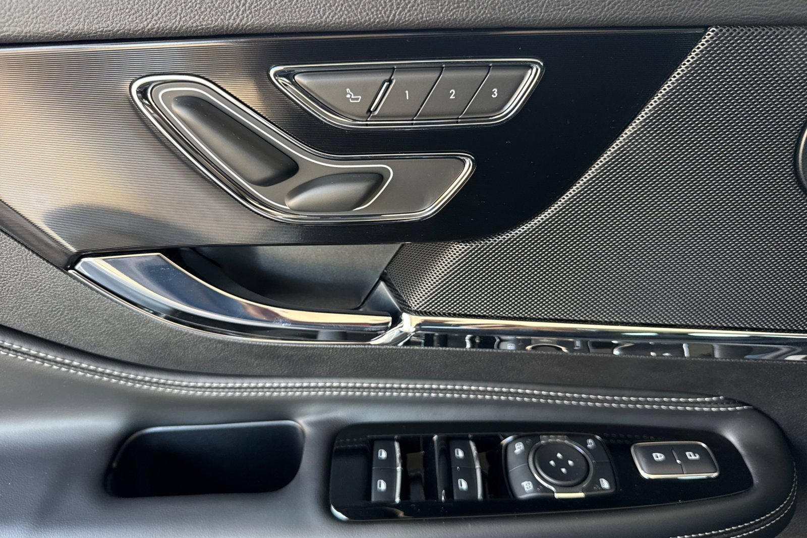 New 2025 Lincoln Corsair Reserve w/ Equipment Group 202A image 10