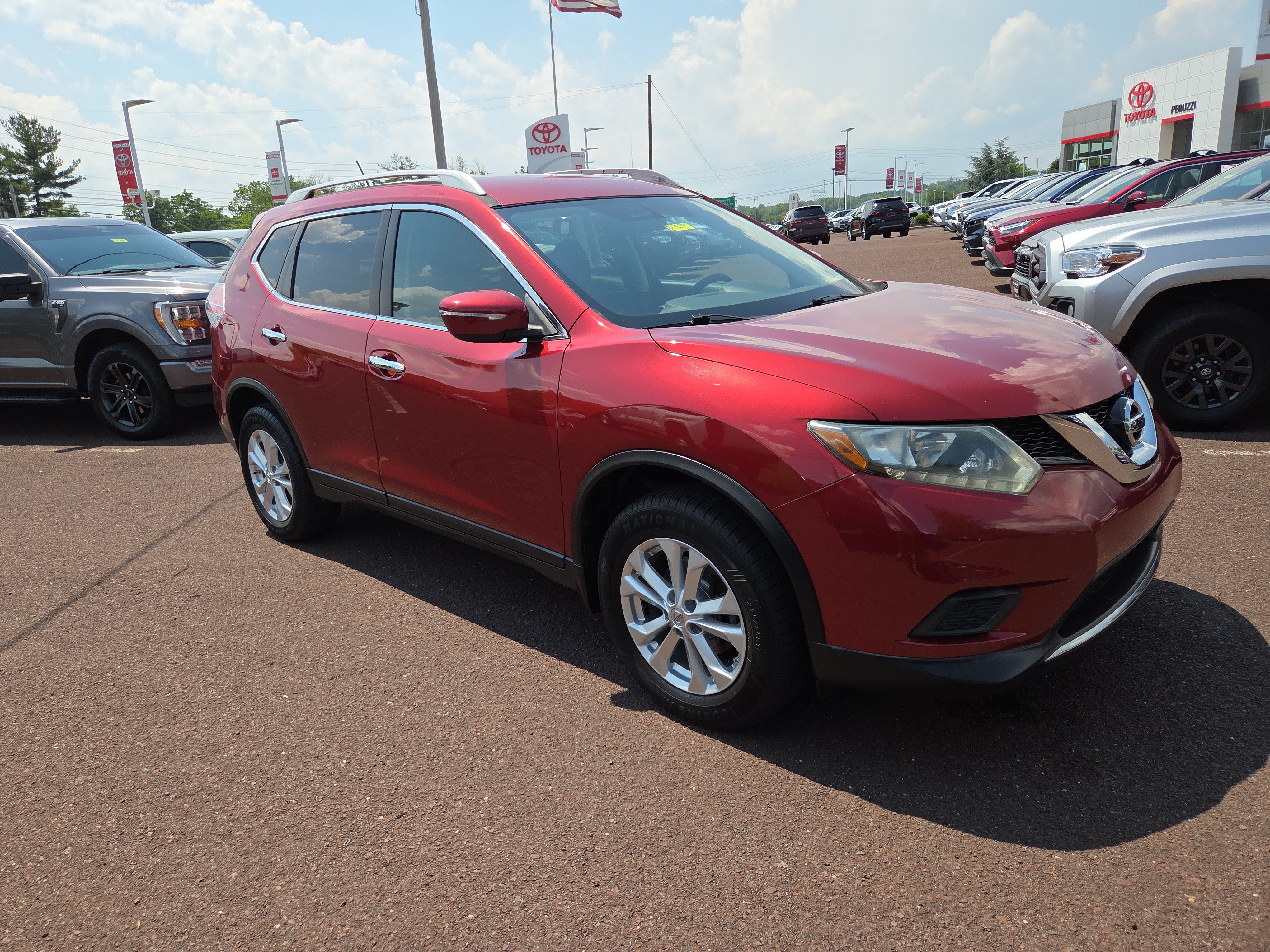 Used 2015 Nissan Rogue SV