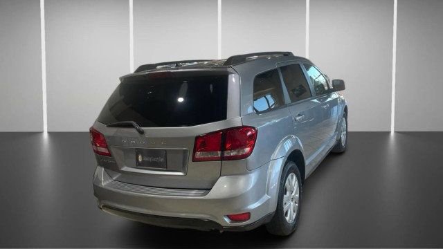 Used 2019 Dodge Journey SE image 4