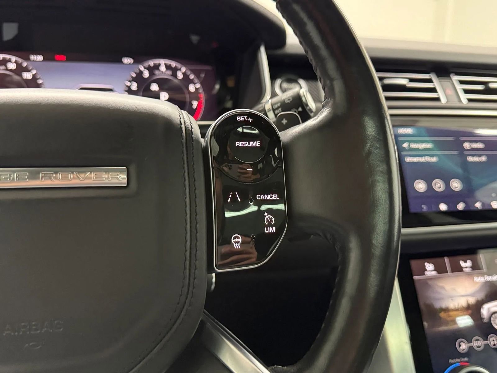 Used 2020 Land Rover Range Rover HSE AWD/4WD image 32
